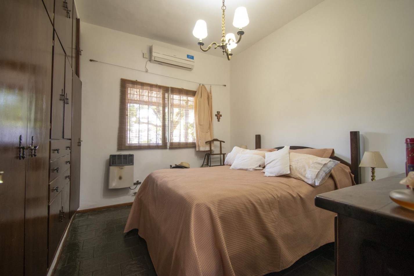 VENTA CASA 4 AMBIENTES CHALET CON PILETA COCHERA MORENO