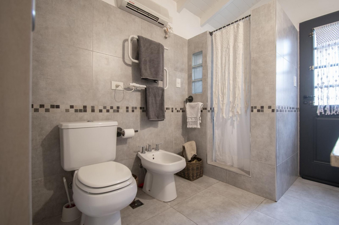VENTA CASA 4 AMBIENTES CHALET CON PILETA COCHERA MORENO