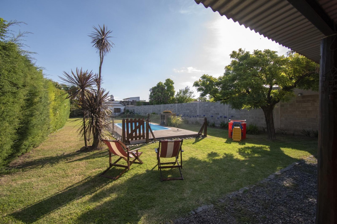 VENTA CASA 4 AMBIENTES CHALET CON PILETA COCHERA MORENO