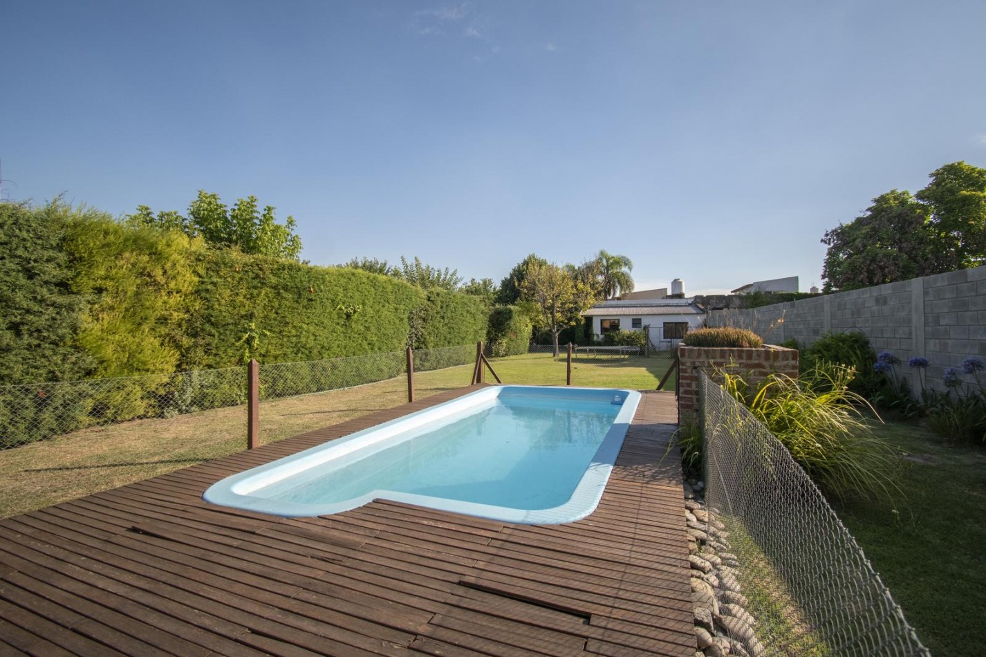 VENTA CASA 4 AMBIENTES CHALET CON PILETA COCHERA MORENO