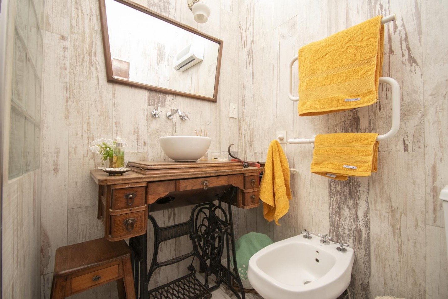 VENTA CASA 4 AMBIENTES CHALET CON PILETA COCHERA MORENO