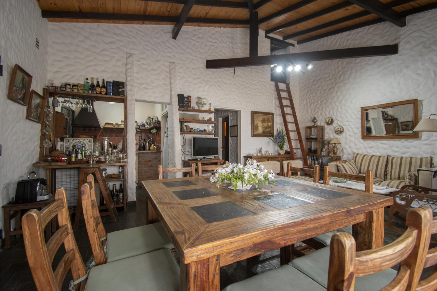 VENTA CASA 4 AMBIENTES CHALET CON PILETA COCHERA MORENO