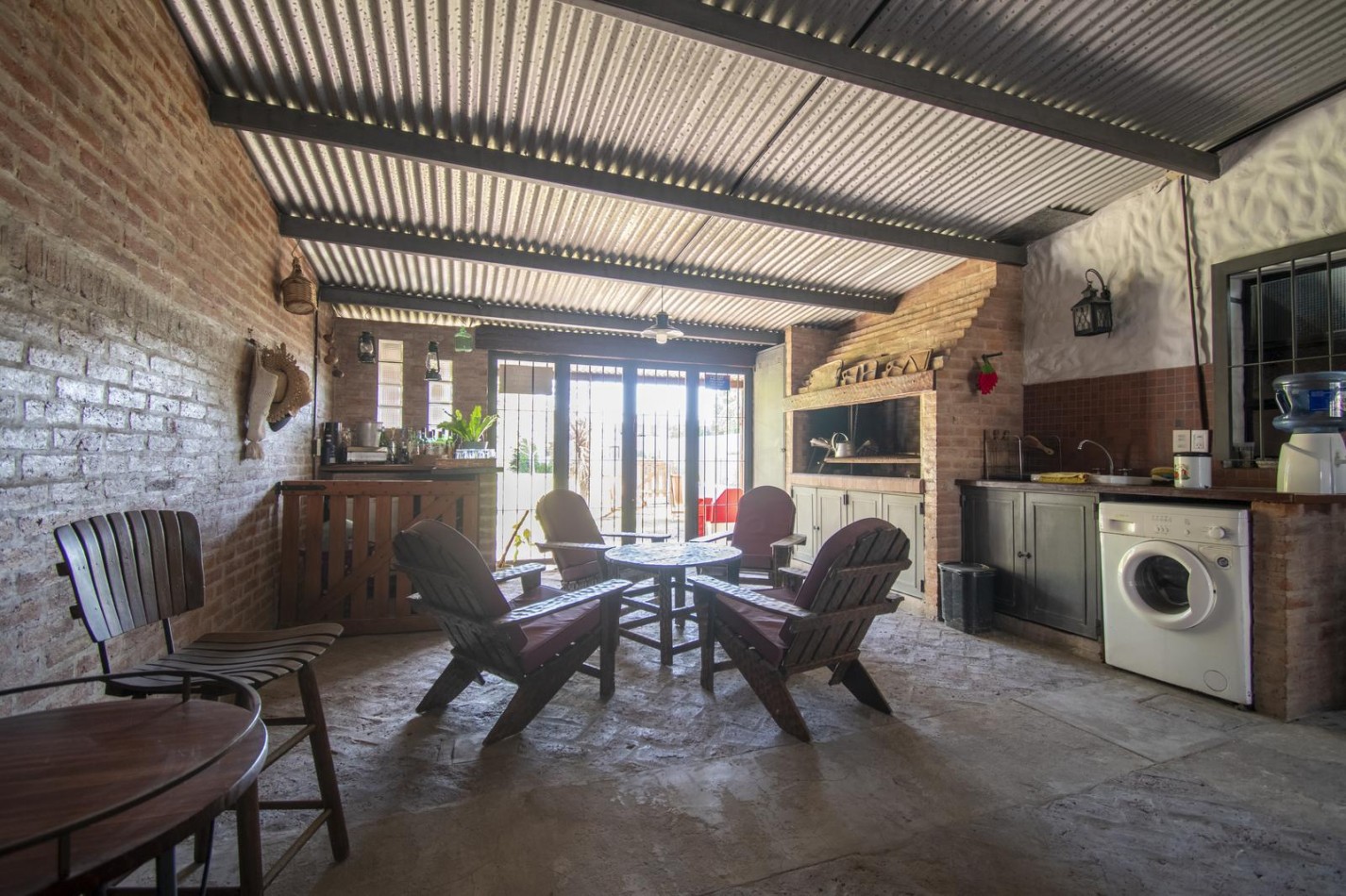 VENTA CASA 4 AMBIENTES CHALET CON PILETA COCHERA MORENO