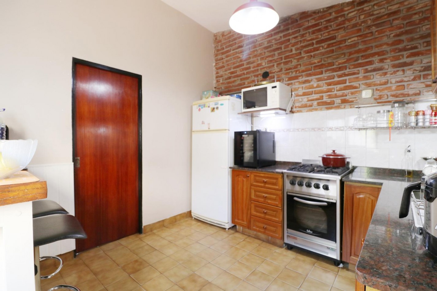 VENTA CASA 3 AMBIENTES COCHERA PARRILLA ITUZAINGO