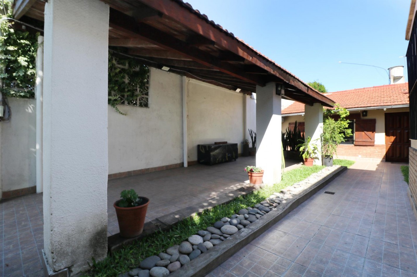 VENTA CASA 3 AMBIENTES COCHERA PARRILLA ITUZAINGO