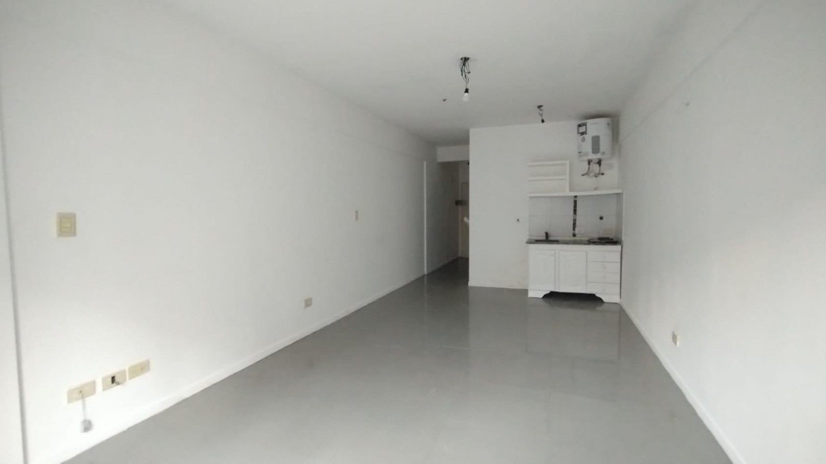 VENTA MONOAMBIENTE CON BALCON CONSTITUCION 