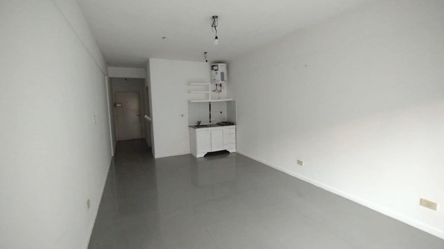 VENTA MONOAMBIENTE CON BALCON CONSTITUCION 