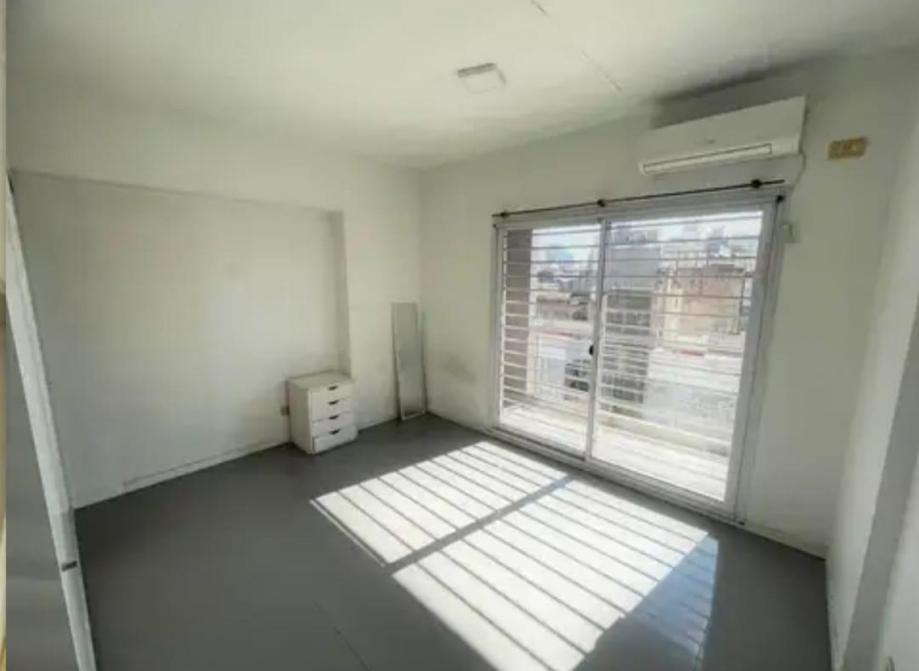 VENTA MONOAMBIENTE CON BALCON CONSTITUCION 