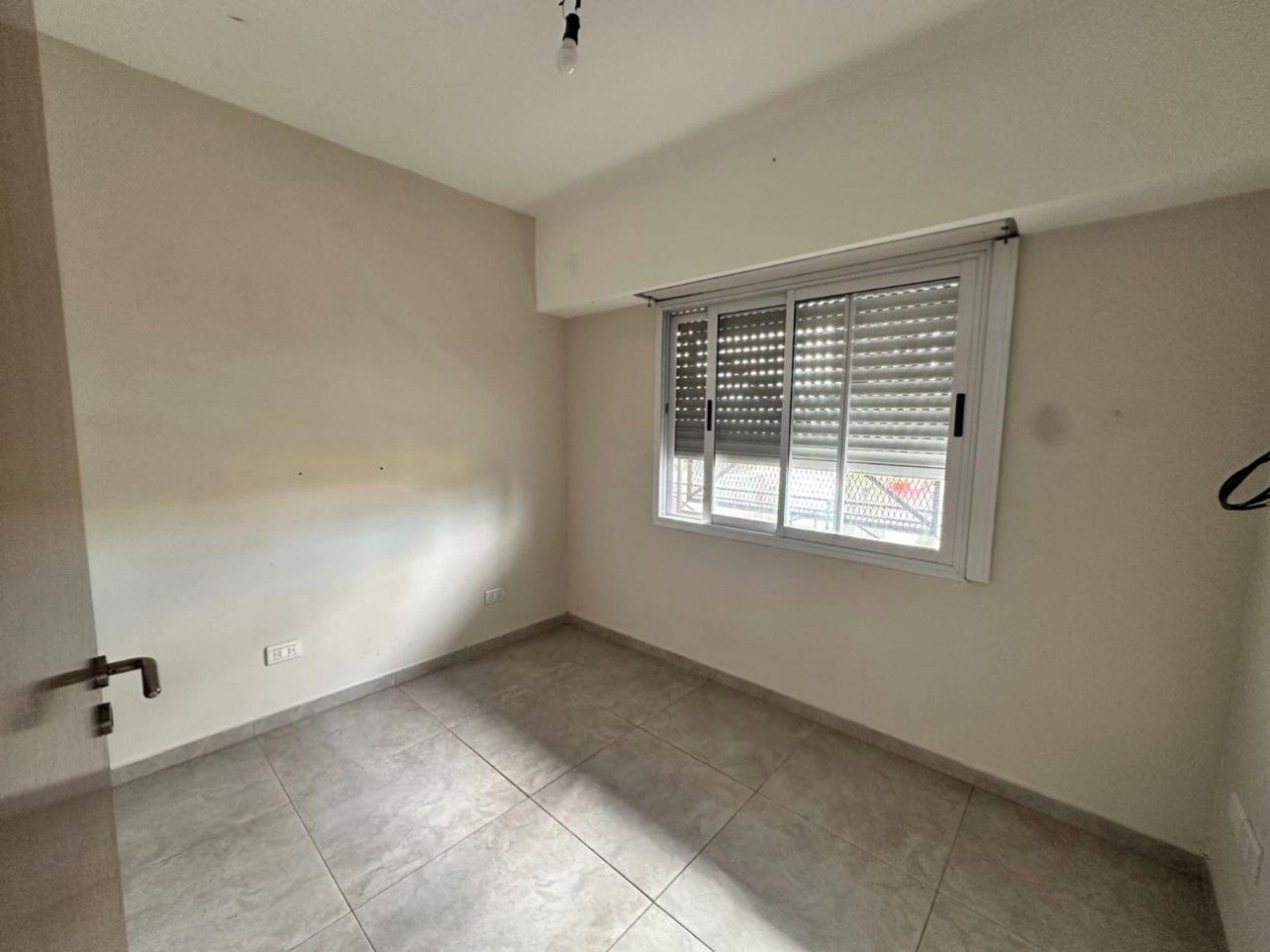 VENTA DUPLEX 3 AMBIENTES LUMINOSO ANTICIPO U$S 35.000 Y CUOTAS COCHERA PATIO APTO CREDITO 