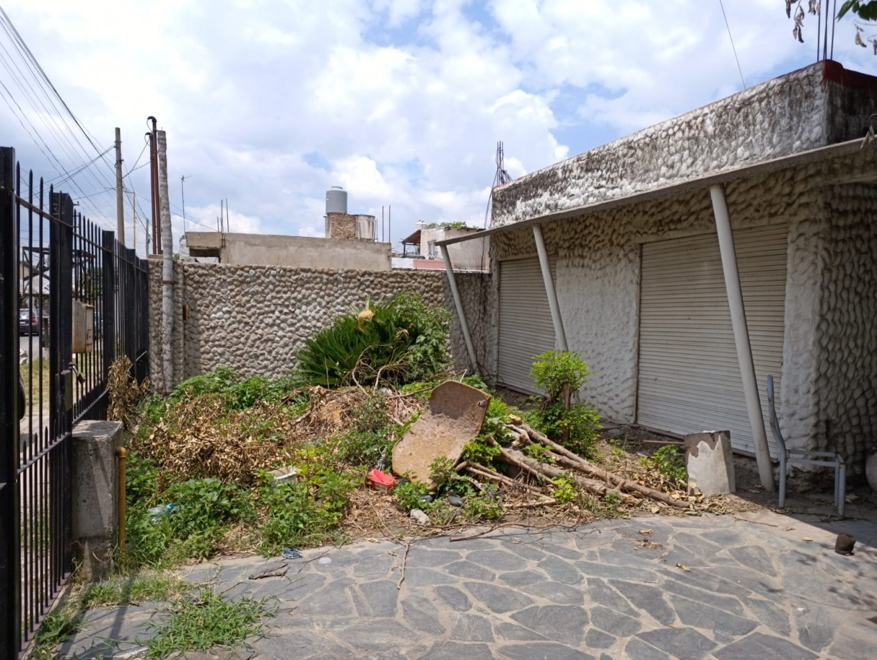 VENTA CASA 3 AMBIENTES CON PATIO OPORTUNIDAD A RECICLAR TRUJUI MORENO
