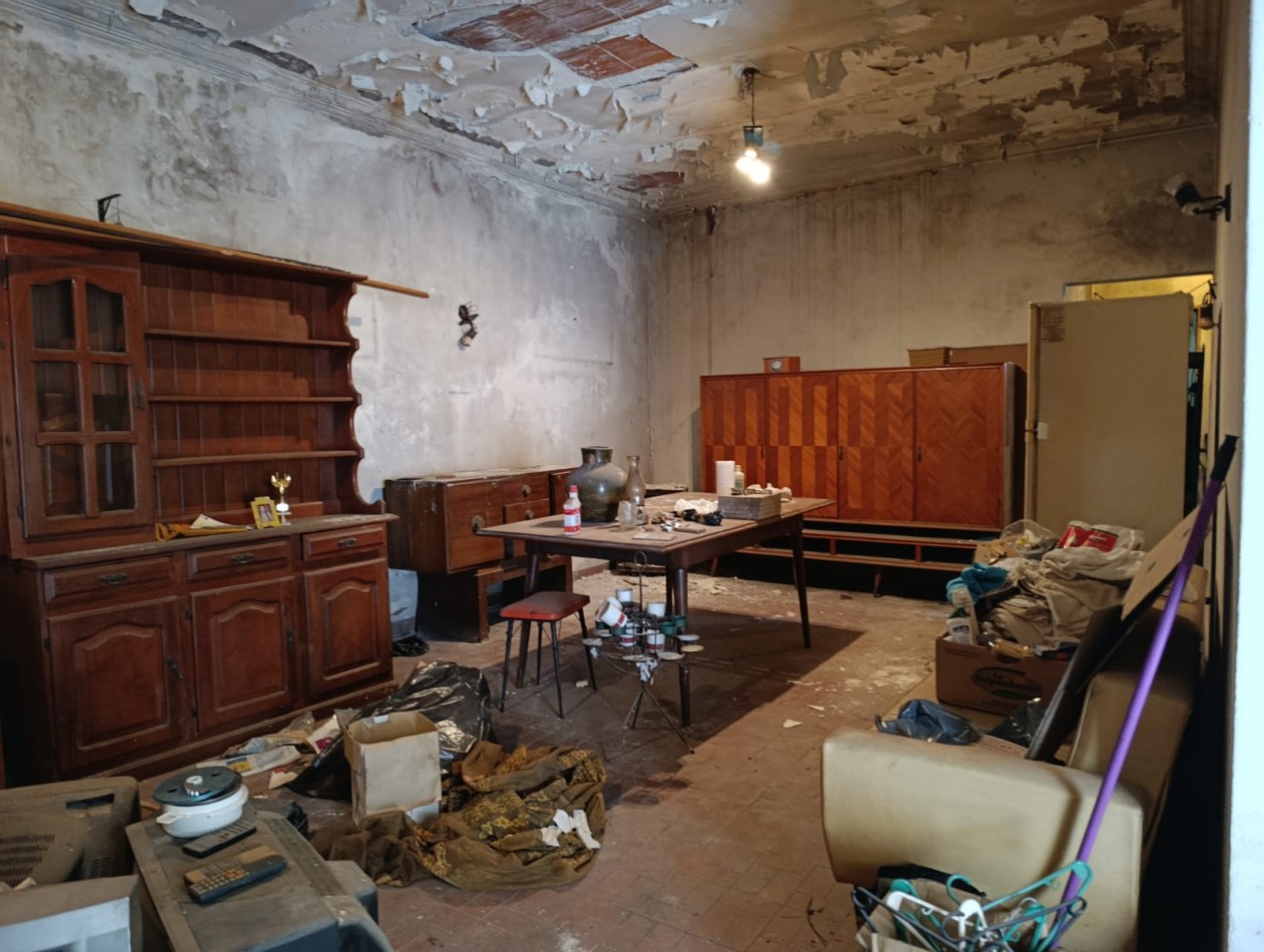 VENTA CASA 3 AMBIENTES CON PATIO OPORTUNIDAD A RECICLAR TRUJUI MORENO