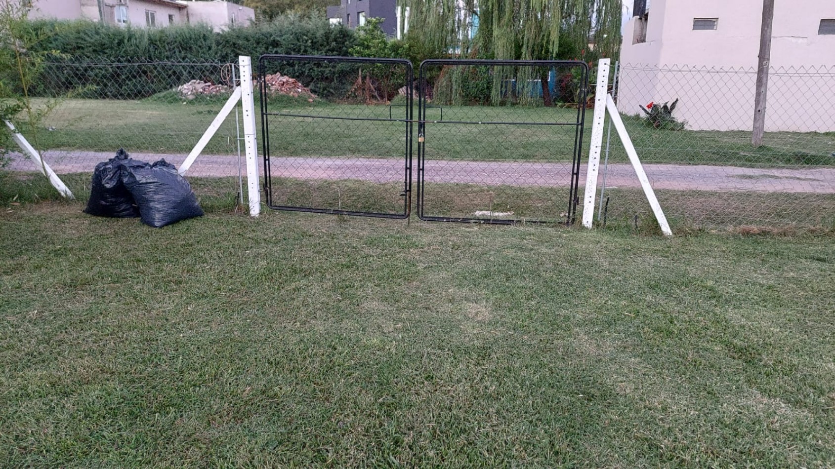 VENTA TERRENO/LOTE BARRIO CON SEGURIDAD 24 HS. LISTO PARA ESCRITURAR FRANCISCO ALVAREZ 