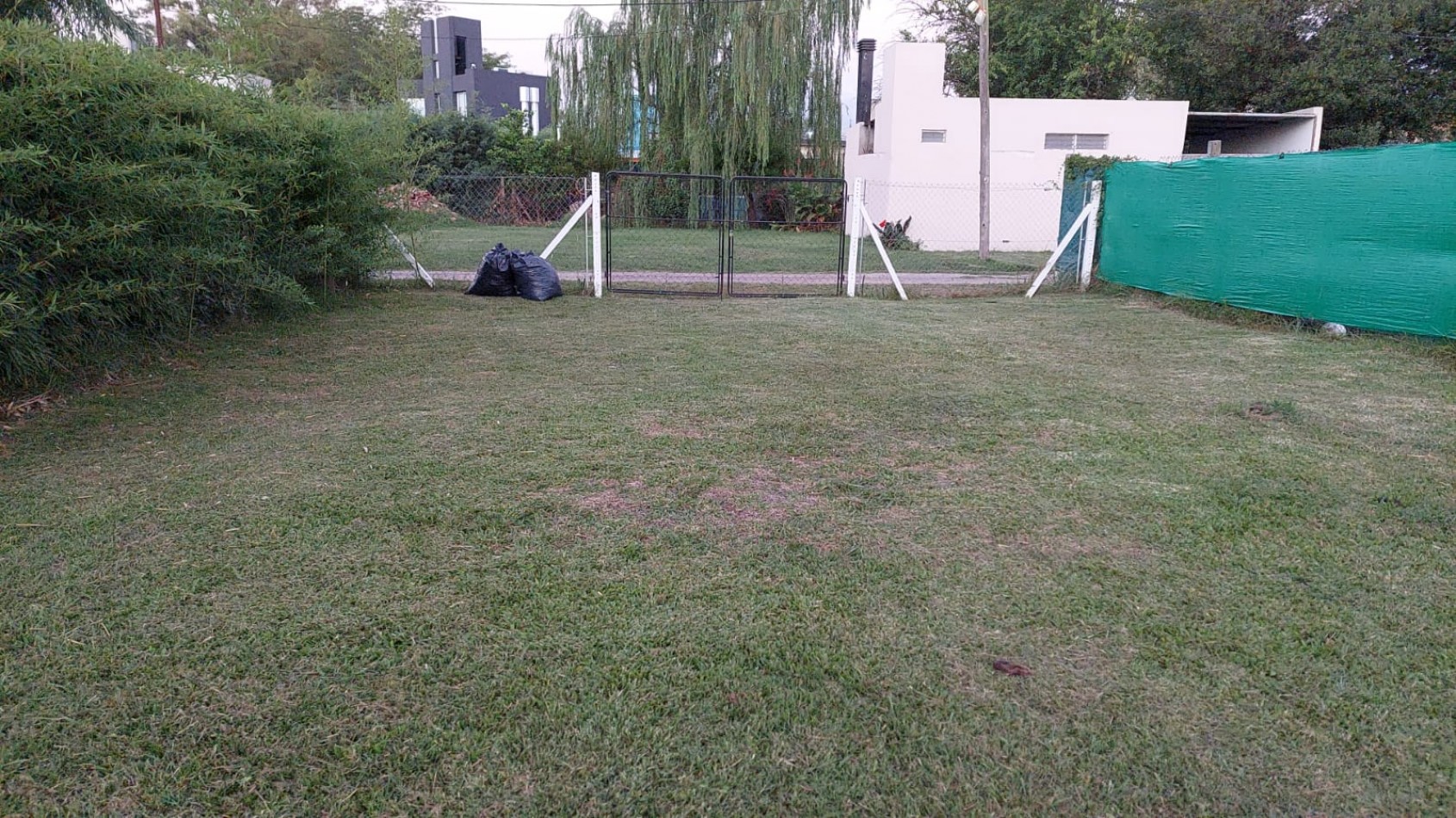 VENTA TERRENO/LOTE BARRIO CON SEGURIDAD 24 HS. LISTO PARA ESCRITURAR FRANCISCO ALVAREZ 