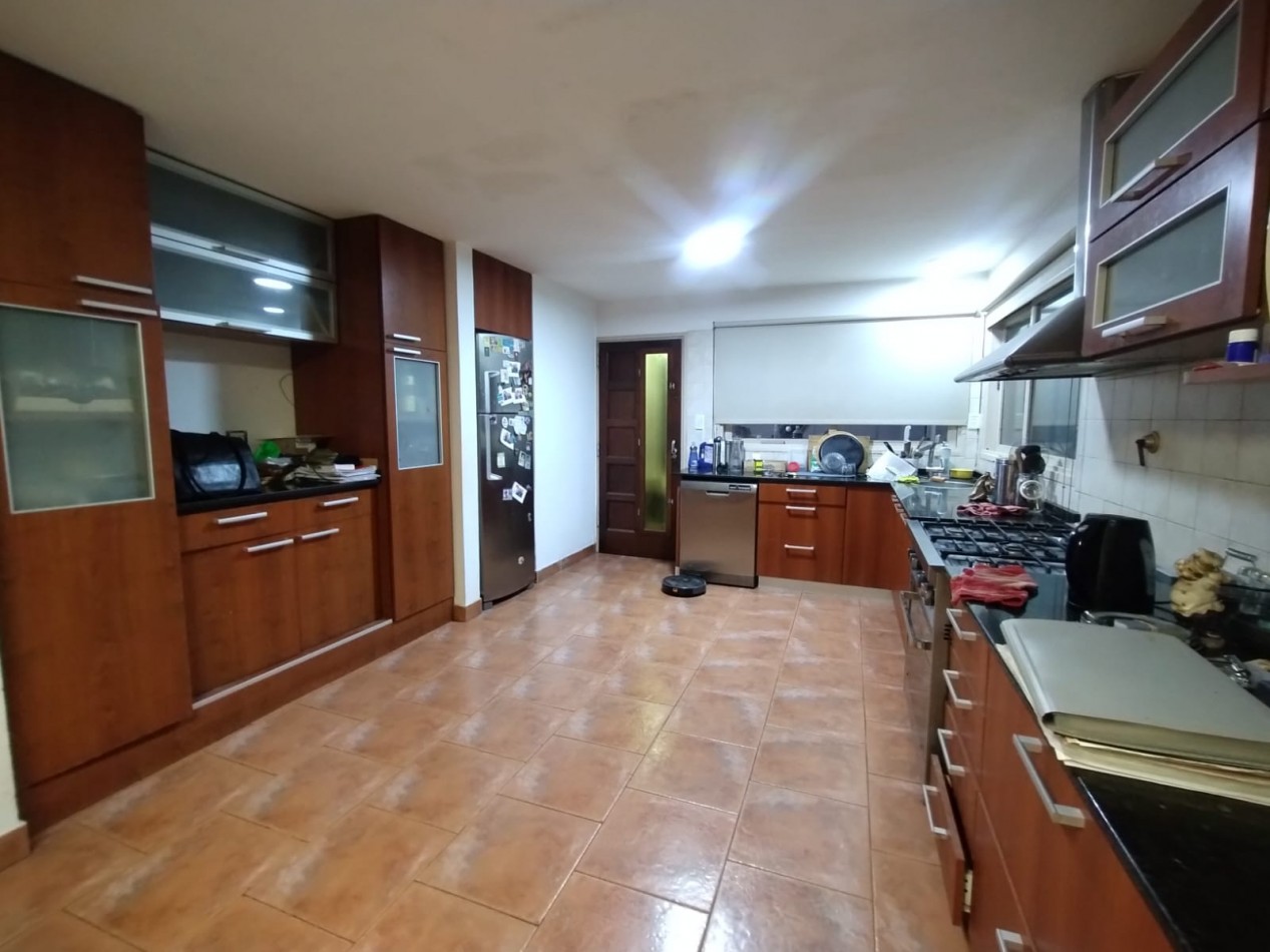 VENTA CASA 5 AMBIENTES CHALET CON GARAGE Y PILETA MAS LOTE CON AMPLIO PARQUE FRANCISCO ALVAREZ