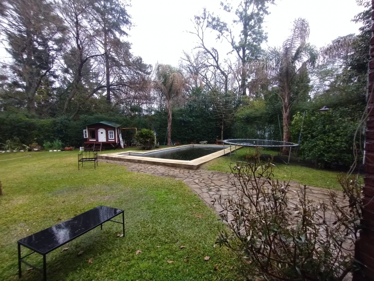 VENTA CASA 5 AMBIENTES CHALET CON GARAGE Y PILETA MAS LOTE CON AMPLIO PARQUE FRANCISCO ALVAREZ