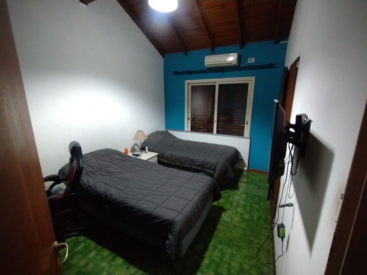 VENTA CASA 5 AMBIENTES CHALET CON GARAGE Y PILETA MAS LOTE CON AMPLIO PARQUE FRANCISCO ALVAREZ