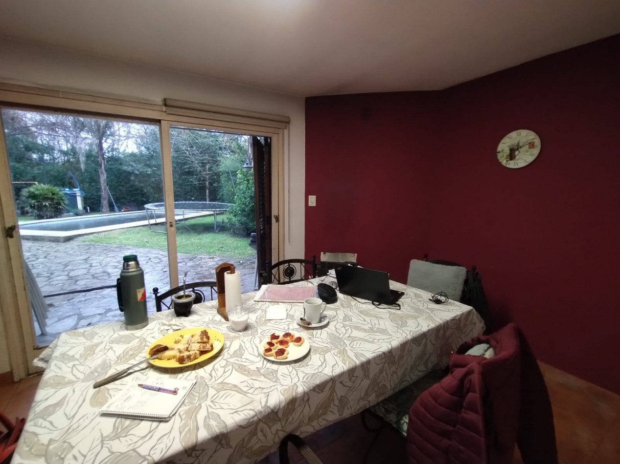 VENTA CASA 5 AMBIENTES CHALET CON GARAGE Y PILETA MAS LOTE CON AMPLIO PARQUE FRANCISCO ALVAREZ