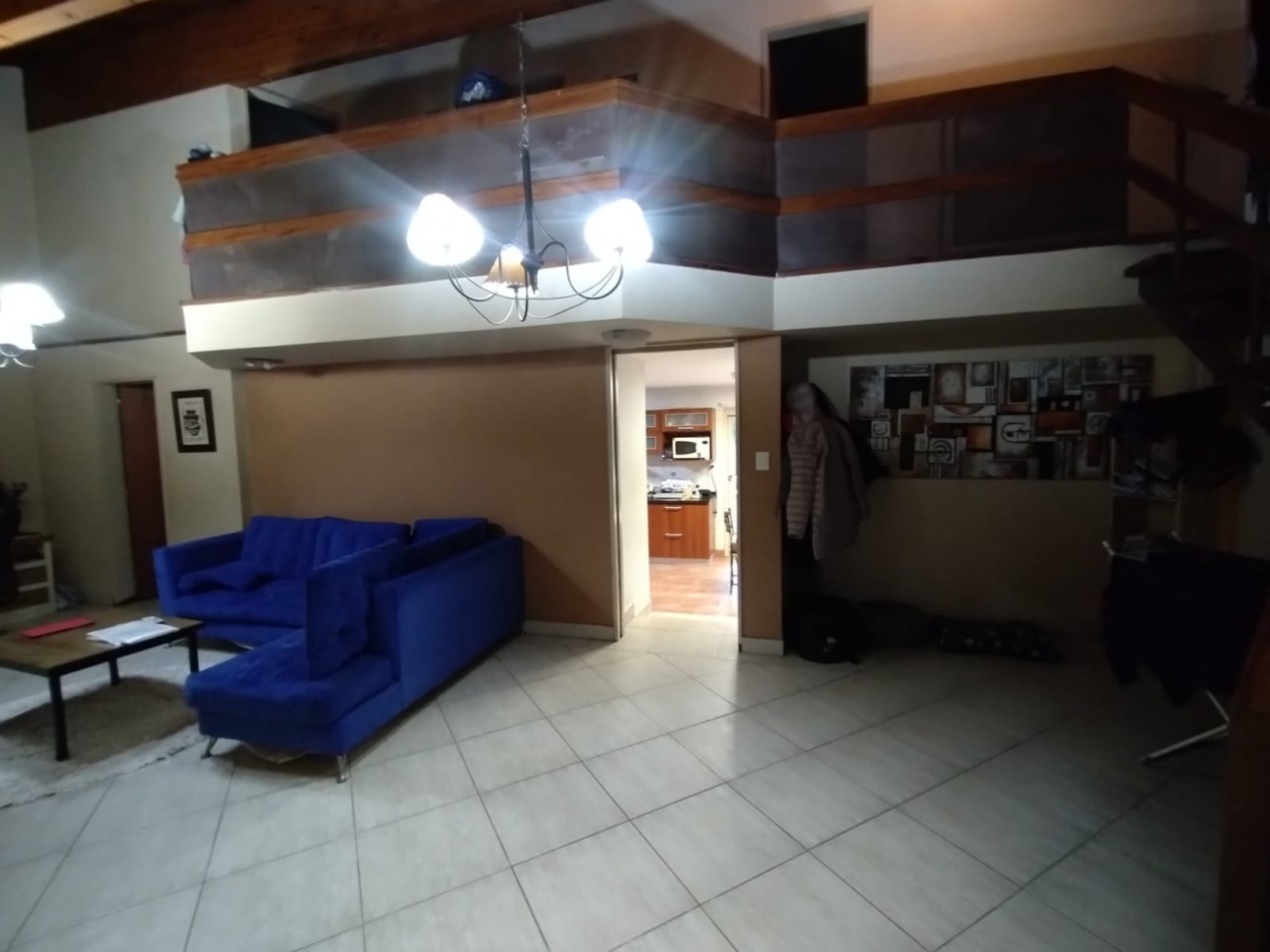 VENTA CASA 5 AMBIENTES CHALET CON GARAGE Y PILETA MAS LOTE CON AMPLIO PARQUE FRANCISCO ALVAREZ