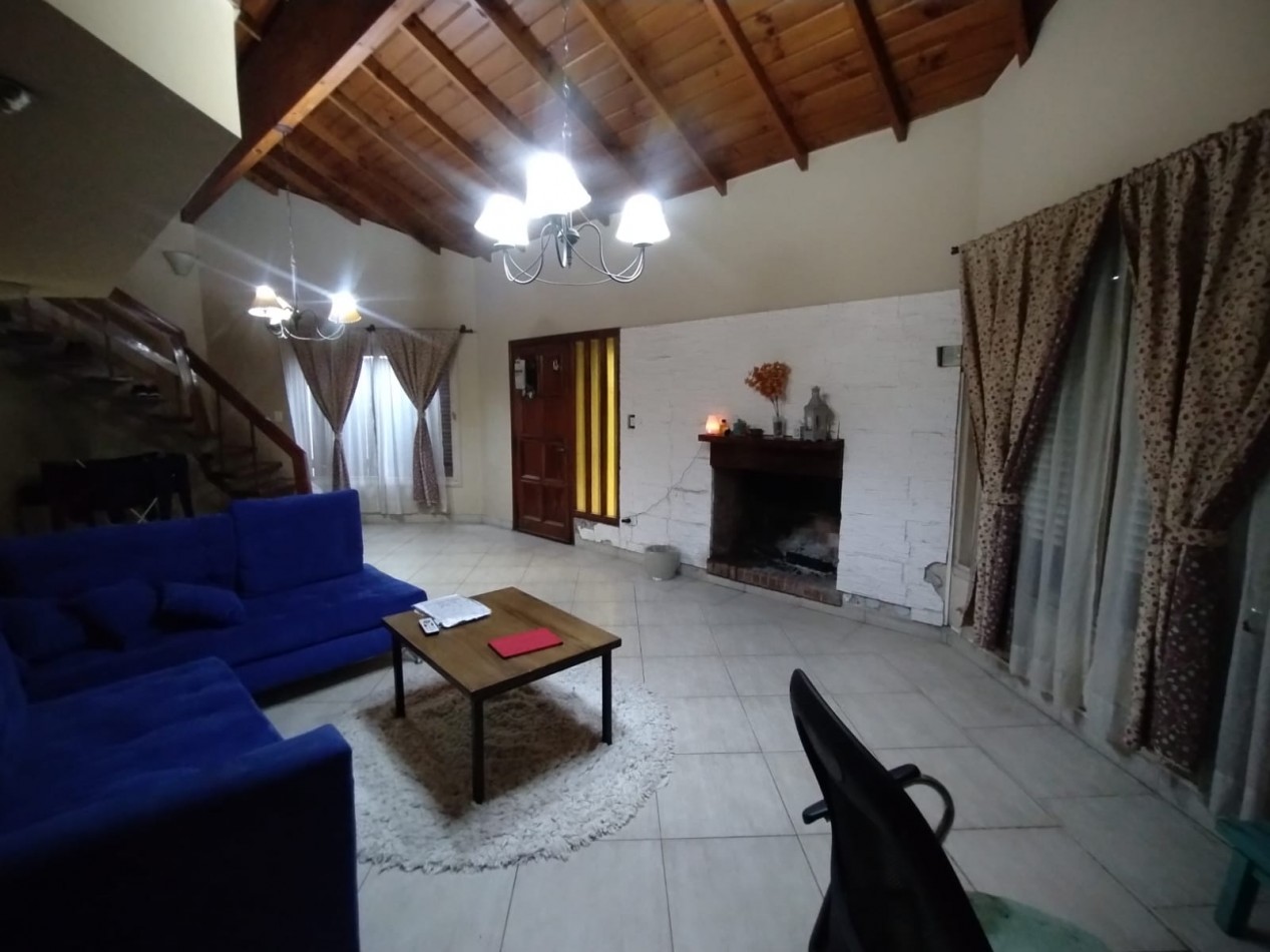 VENTA CASA 5 AMBIENTES CHALET CON GARAGE Y PILETA MAS LOTE CON AMPLIO PARQUE FRANCISCO ALVAREZ