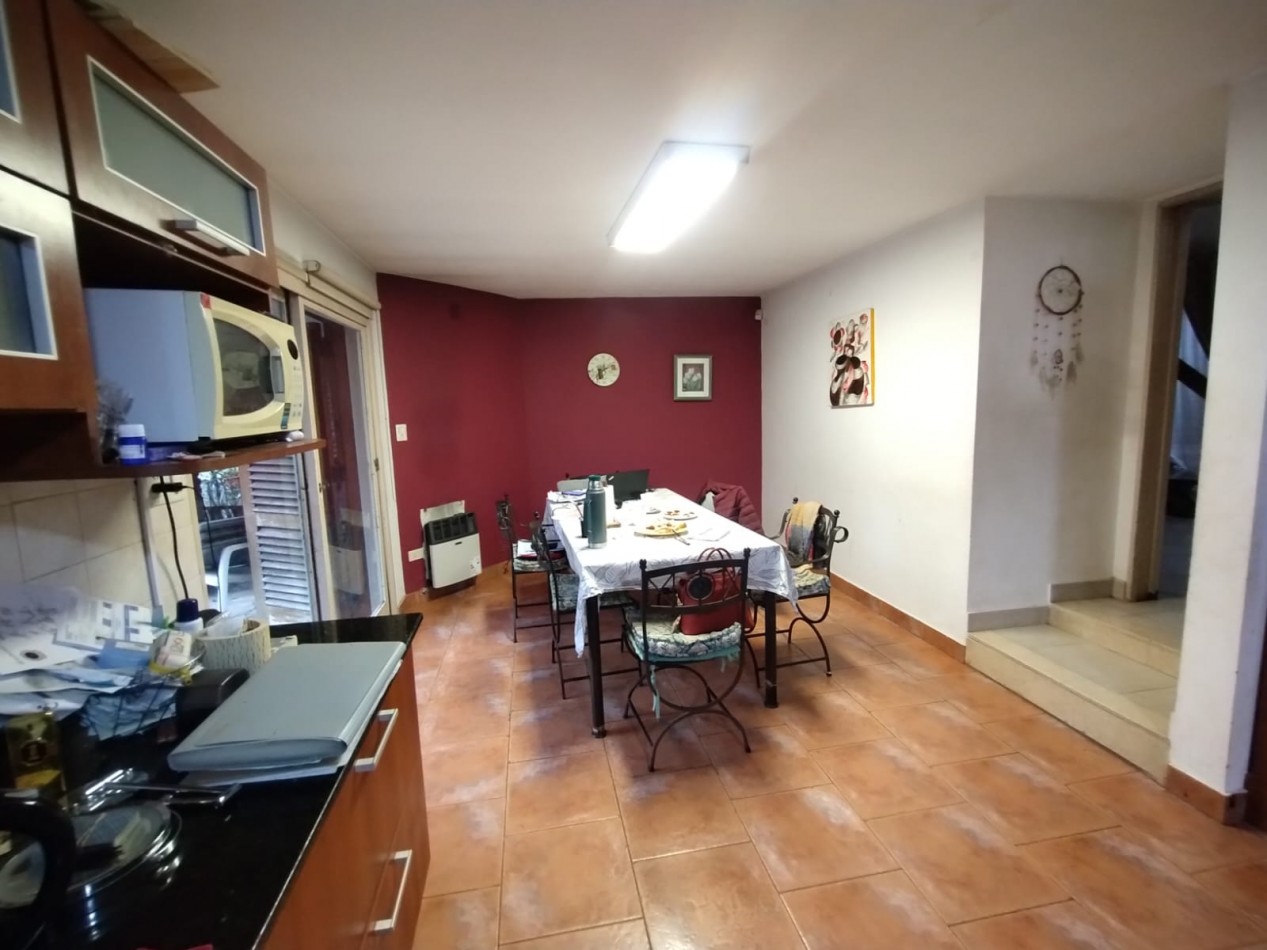 VENTA CASA 5 AMBIENTES CHALET CON GARAGE Y PILETA MAS LOTE CON AMPLIO PARQUE FRANCISCO ALVAREZ