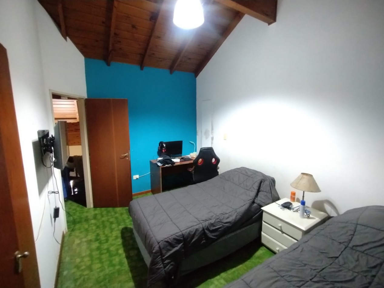 VENTA CASA 5 AMBIENTES CHALET CON GARAGE Y PILETA MAS LOTE CON AMPLIO PARQUE FRANCISCO ALVAREZ