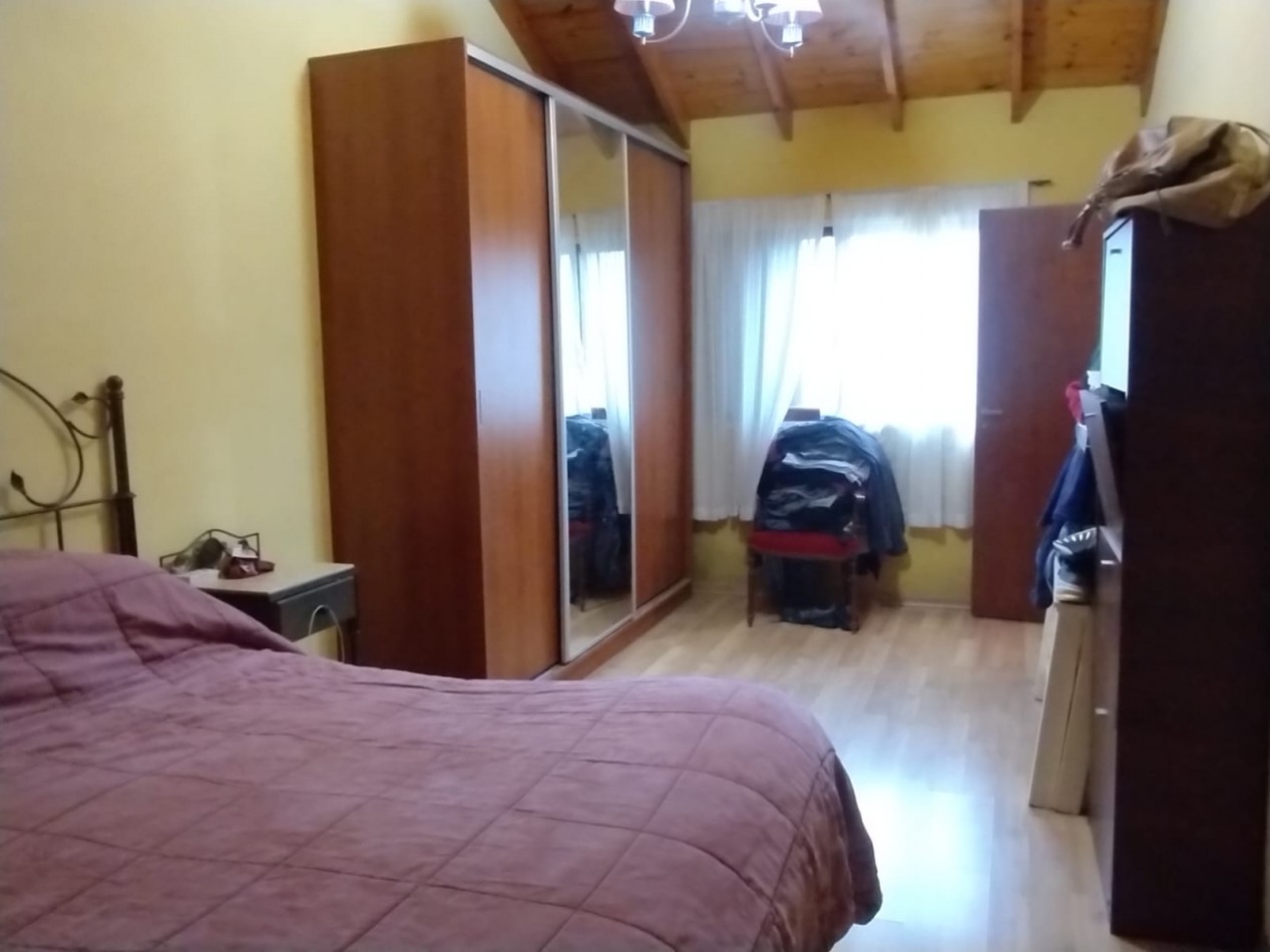 VENTA CASA 5 AMBIENTES CHALET CON GARAGE Y PILETA MAS LOTE CON AMPLIO PARQUE FRANCISCO ALVAREZ