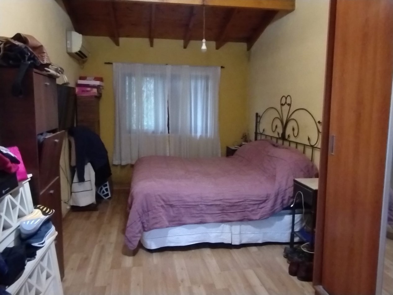 VENTA CASA 5 AMBIENTES CHALET CON GARAGE Y PILETA MAS LOTE CON AMPLIO PARQUE FRANCISCO ALVAREZ