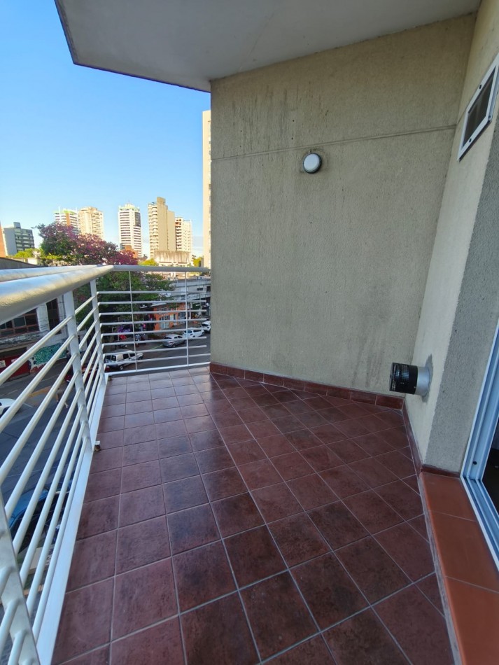 Alquiler Departamento 2 ambientes con cochera Balcon con Vista Libre - Apto profesional.