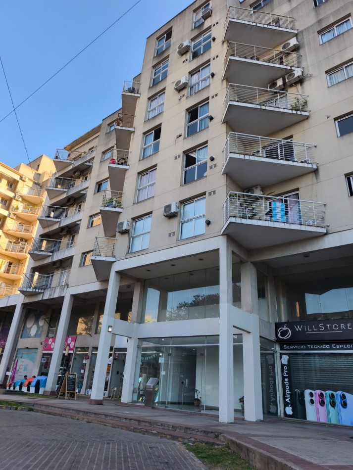 Alquiler Departamento 2 ambientes con cochera Balcon con Vista Libre - Apto profesional.