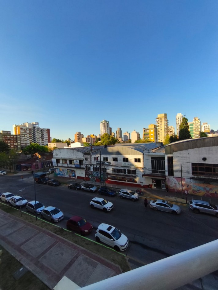 Alquiler Departamento 2 ambientes con cochera Balcon con Vista Libre - Apto profesional.