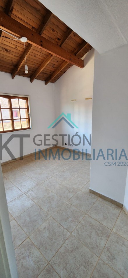 TRIPLEX 4 Ambientes en San Miguel | Cochera | Patio | Altillo | Excelente Estado
