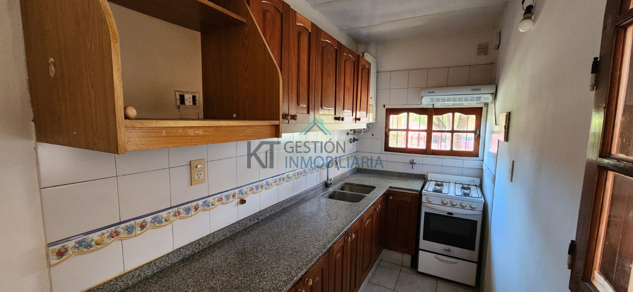TRIPLEX 4 Ambientes en San Miguel | Cochera | Patio | Altillo | Excelente Estado