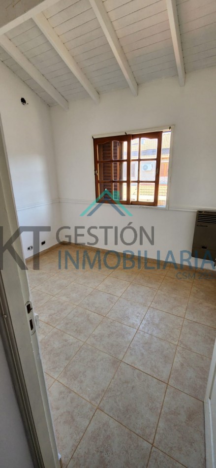 TRIPLEX 4 Ambientes en San Miguel | Cochera | Patio | Altillo | Excelente Estado
