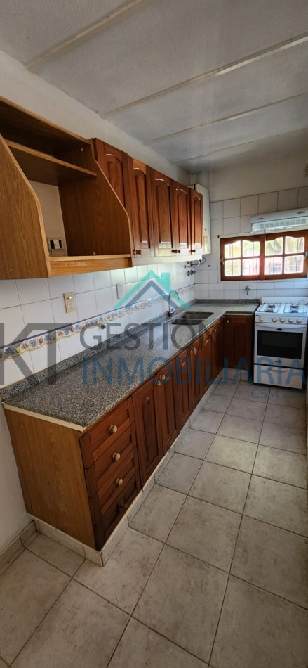 TRIPLEX 4 Ambientes en San Miguel | Cochera | Patio | Altillo | Excelente Estado