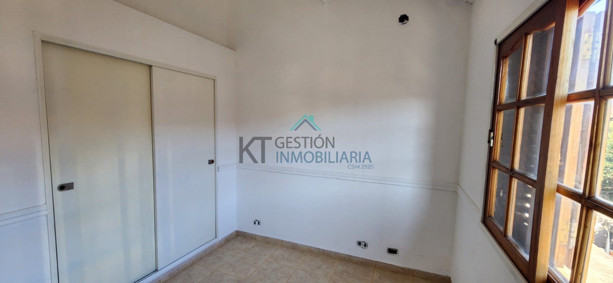 TRIPLEX 4 Ambientes en San Miguel | Cochera | Patio | Altillo | Excelente Estado