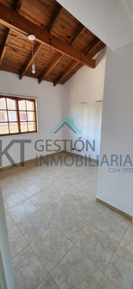 TRIPLEX 4 Ambientes en San Miguel | Cochera | Patio | Altillo | Excelente Estado