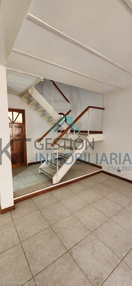 TRIPLEX 4 Ambientes en San Miguel | Cochera | Patio | Altillo | Excelente Estado