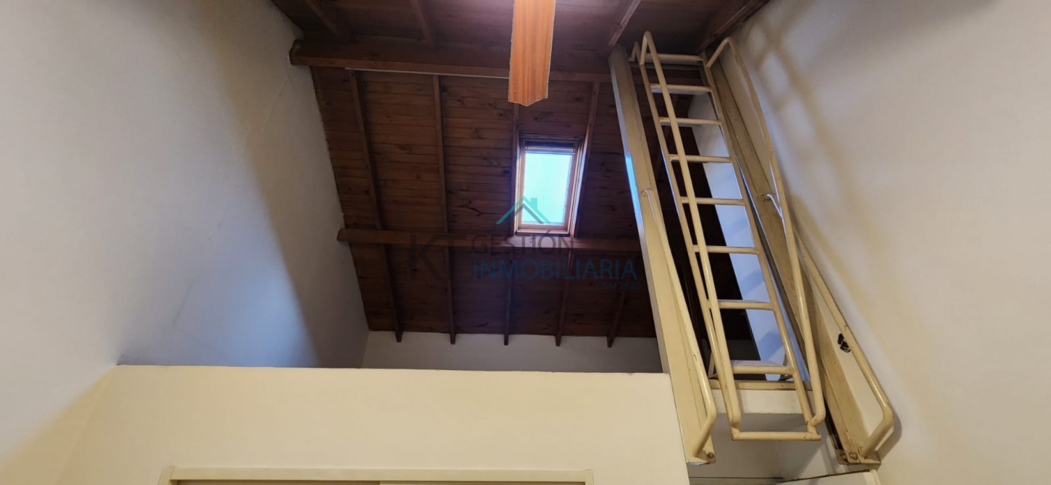 TRIPLEX 4 Ambientes en San Miguel | Cochera | Patio | Altillo | Excelente Estado