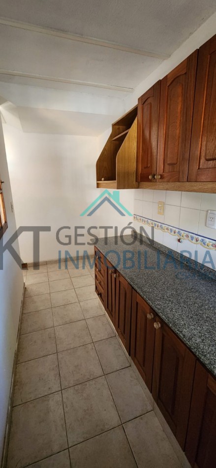 TRIPLEX 4 Ambientes en San Miguel | Cochera | Patio | Altillo | Excelente Estado