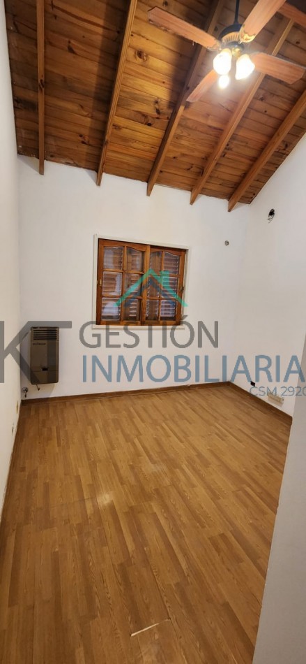 TRIPLEX 4 Ambientes en San Miguel | Cochera | Patio | Altillo | Excelente Estado