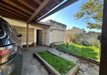 VENTA CASA 4 AMBIENTES COCHERA AMPLIO PARQUE MORENO
