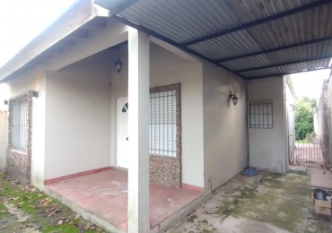 VENTA CASA 4 AMBIENTES CON COCHERA Y PATIO MORENO
