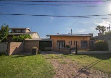 VENTA CASA 4 AMBIENTES CHALET CON PILETA COCHERA MORENO