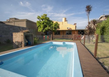 VENTA CASA 4 AMBIENTES CHALET CON PILETA COCHERA PERMUTA CONSULTAR MORENO