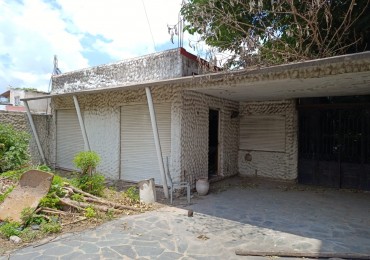 VENTA CASA 3 AMBIENTES CON PATIO OPORTUNIDAD A RECICLAR TRUJUI MORENO
