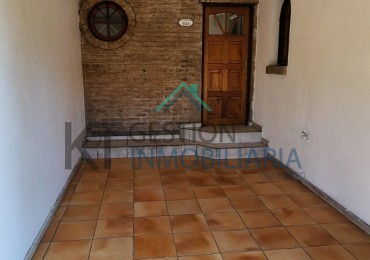 TRIPLEX 4 Ambientes en San Miguel | Cochera | Patio | Altillo | Excelente Estado